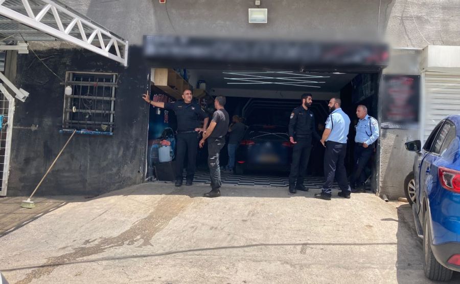 مداهمة مراكز تجارية في مدينة عرابة ودير حنا